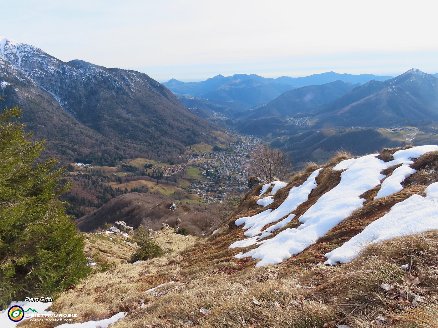 48 Dalla croce del Castello da sx Alben-Val Serina-Monte Gioco.JPG
